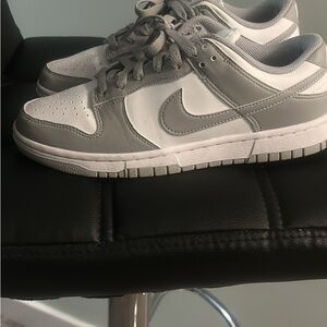 Nike Classic Gray and White Low-Tops